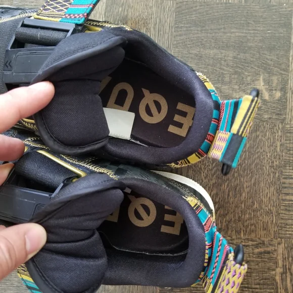 Sneaker - Picture 3 of 5